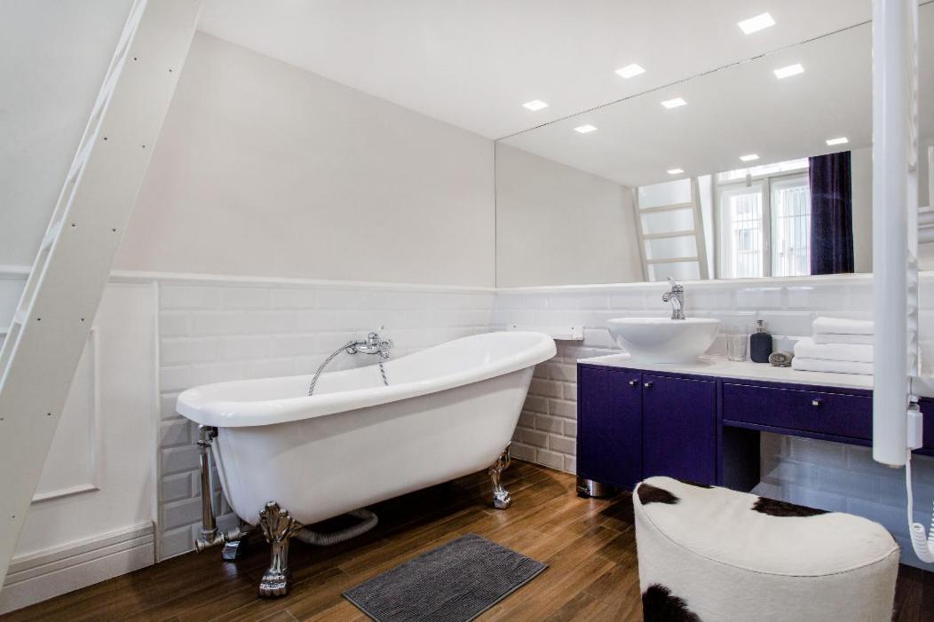 Opera With Free Parking, 2br2ba, Ac Budapest