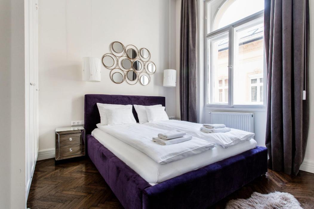 Apartment Opera With Free Parking, 2br2ba, Ac